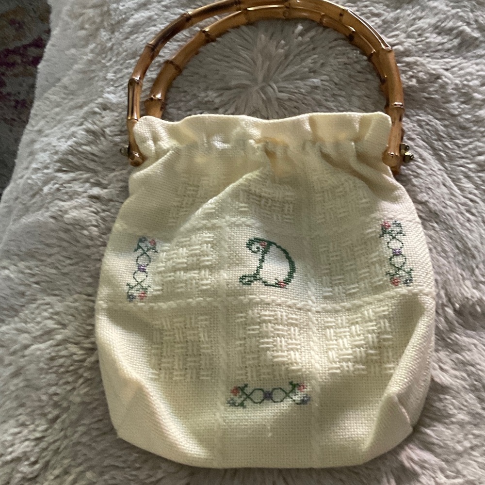 Elegant Cream Handbag with Bamboo Handle Vintage Handmade D Initial 🌸💞